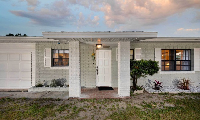 Winter Haven Cottage | Hook, Line & Leisure: Lakefront Gem, 2 Mi to Dtwn