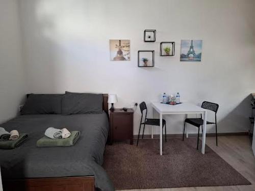 Wexford Apartment | Hopes room