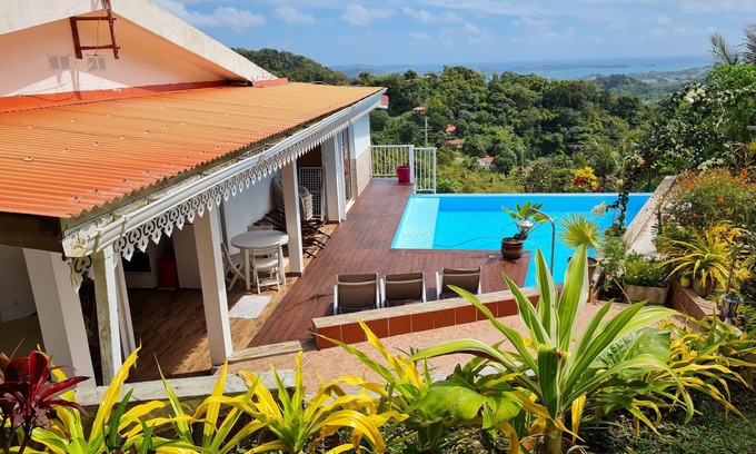 Le Francois House | HORIZON VILLA/POOL/JACUZZI/CAR