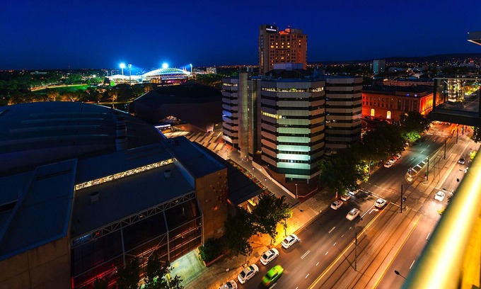 Adelaide Central Business District Apartment | Horizons 1402