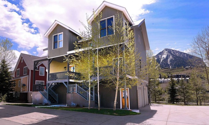 Crested Butte House | Horseshoe Haven, Immaculate 2BD/2BA, Pet friendly!