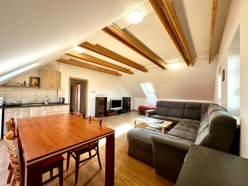 Zenklava House | Hospůdka a Ubytování U Mitucha