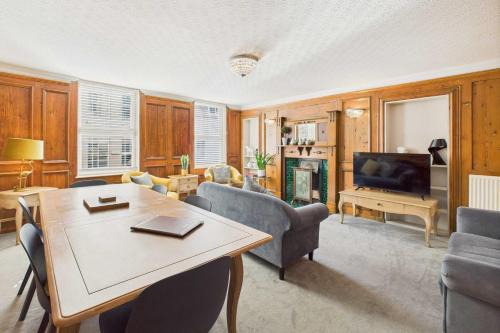 Whitby Apartment | Host & Stay - Leading Lights