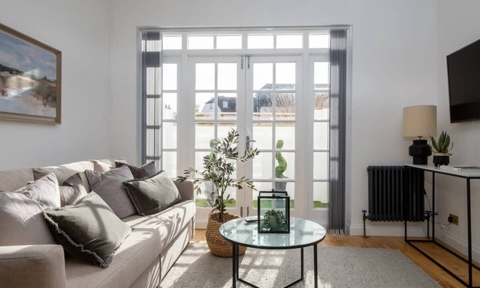 Rottingdean House | Host & Stay | Olde Place Cottage
