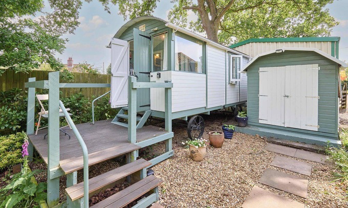 Melton Constable Ski Chalet | Host & Stay | Shepherd's Hut