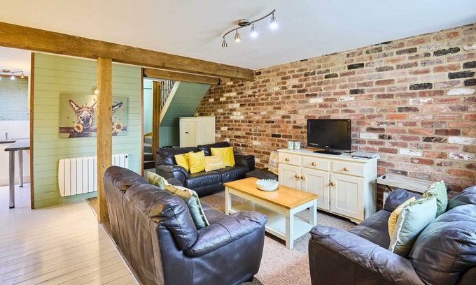 Fakenham House | Host & Stay | West Barn