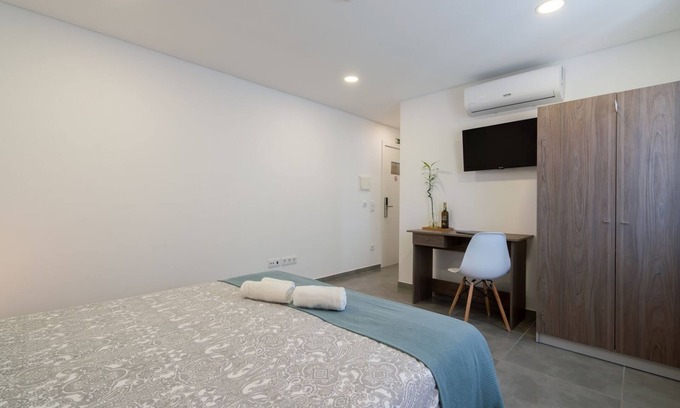 Arvore House | Host Wise Arvore - Double Room | Beachfront and Pool