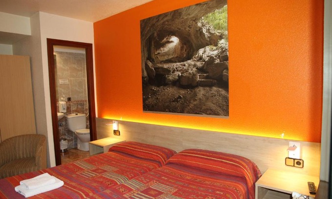 Ermitagana House | Hostal Acella