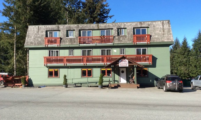 Whistler Creekside Hostel | Hostel ∙ 8 guests