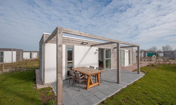 Nieuwvliet House | Hostel in Nieuwvliet near the Beach
