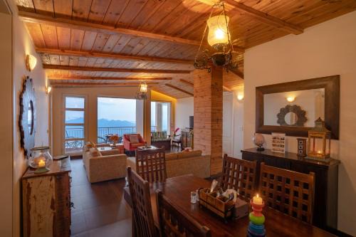 Shimla Apartment | Hostie AJ's Retreat-3BHK Condo, Naldehra