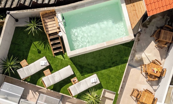 Sao Mamede de Infesta Apartment | HostWise – Modern Flat with a Suite