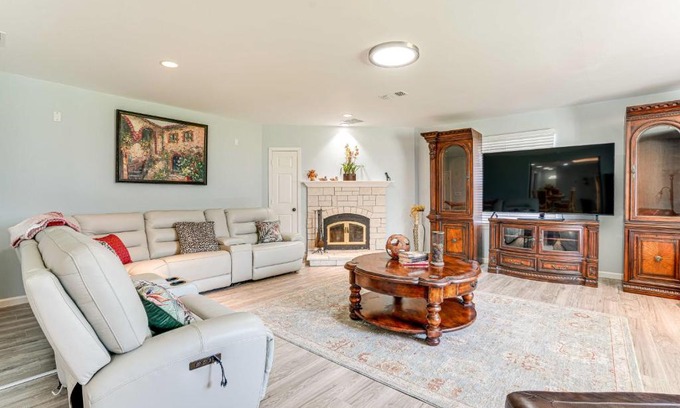 Denison House | Hot Tub and Fenced Yard Dog-Friendly Gem in Denison