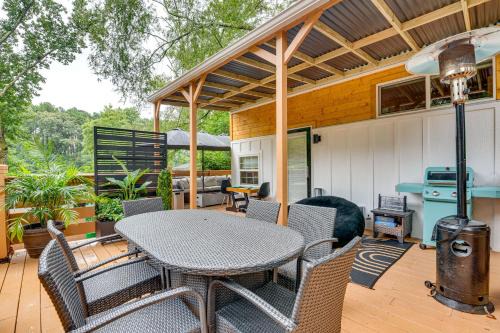 Church Street Apartment | Hot Tub and Patio Private Couples Escape in ATL