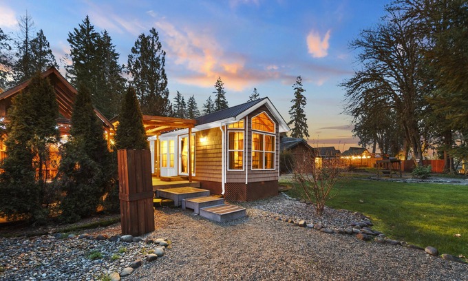 Union Cabin | Hot Tub Cabin #7 with Fire Pit