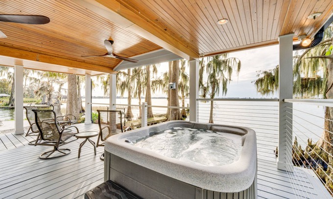 Cypress Gardens Apartment | Hot Tub & Fire Pit: Lakefront Home on Lake Eloise