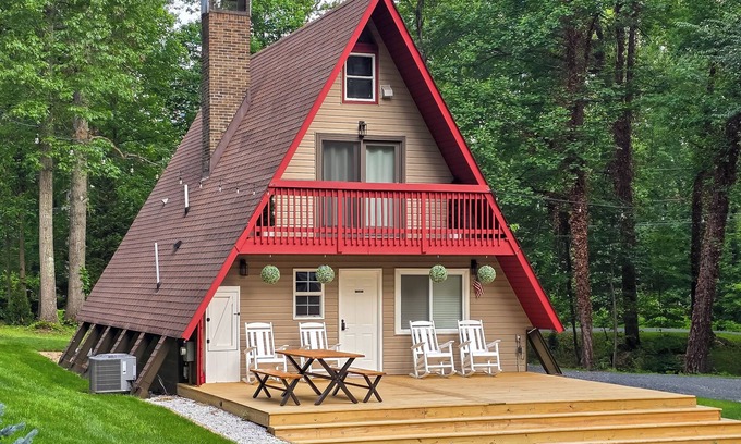 Ruby Cabin | Hot Tub, Fire Pit & Patio: A-Frame Stafford Cabin