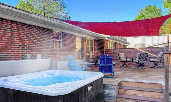 Vass House | Hot tub, Firepit, BBQ, Full kitchen, SmartTV, King,Pet