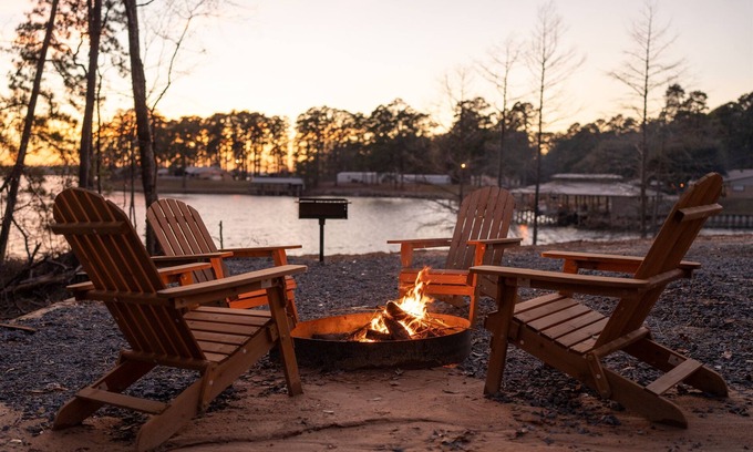 Negreet Cabin | Hot Tub-Fireplace-Fire Pit-Spacious, Cozy Mid-Lake Cabin Right On The Water!