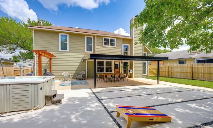 Live Oak House | Hot Tub & Game Room: Spacious Live Oak Home!