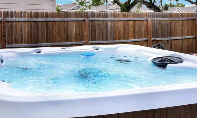 Southside House | Hot Tub Getaway Nr Missions Park | BBQ Yard Games