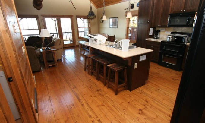 Puposky House | Hot Tub-Lake Front-Resort Amenities FREE/Pool
