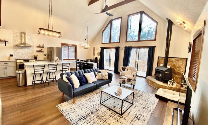 Basye Cabin | Hot Tub Luxe Retreat - Game Room - Lake Laura - Bryce Resort