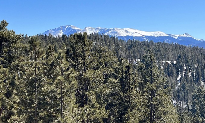 Divide Cabin | Hot Tub ~ New 36' deck ~ 31 acres ~Views ~ Border's National Forest ~ PRIVATE