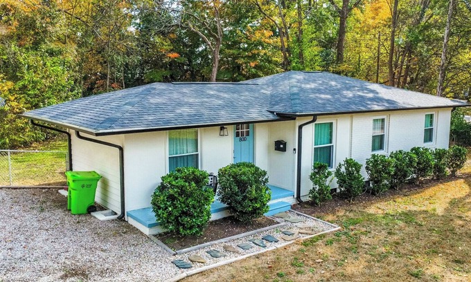 East Raleigh House | Hot Tub/Playground/Fire Pit/Backyard Retreat
