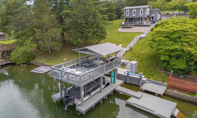 New River House | Hot tub, private dock, with water front lake access for relaxing or exploring.