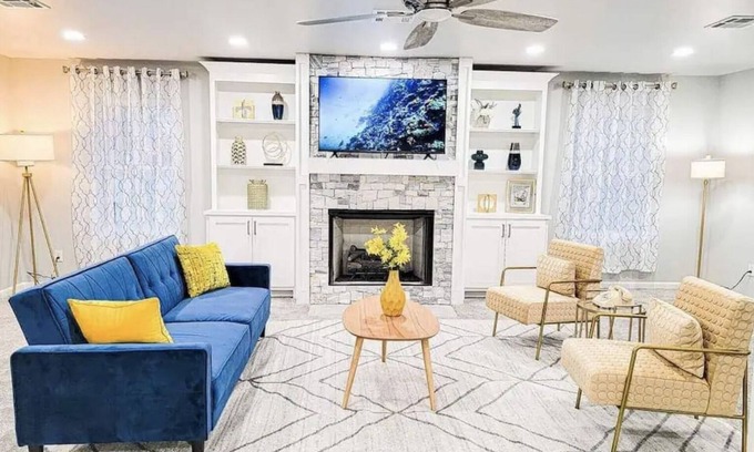 Broken Arrow House | Hot Tub- Rose District-Walk to Shopping & Dining
