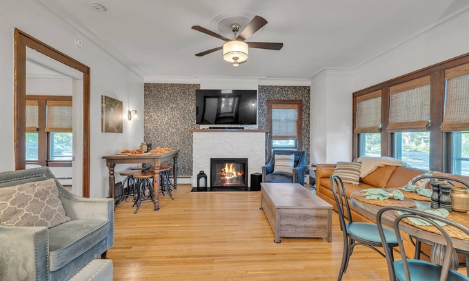 Burns Park House | Hot Tubs | Game Room | Saunas | Theater | Walk Stadium/Downtown/Park | Decks
