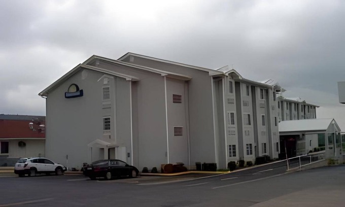 Sallisaw Hotel | Hotel ∙ 127 guests