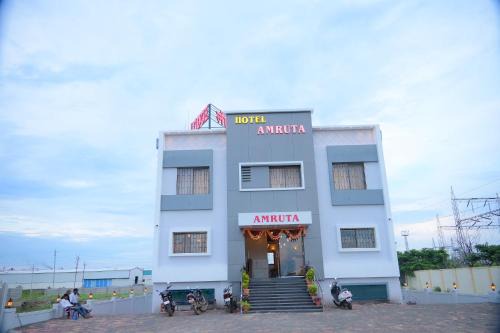 Madha Hotel | Hotel Amruta, Themburni, Madha