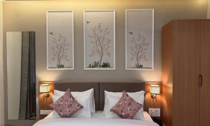 Gayariawas Hotel | Hotel Aura By Arihant