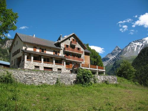 Nancroit Ski Chalet | Hotel Chalet du Bon Air