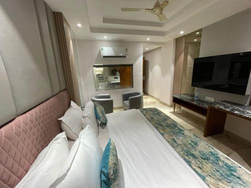Patel Nagar Hotel | Hotel Dev Place