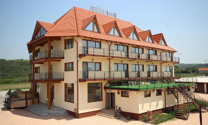 Simian Hotel | Hotel Eden