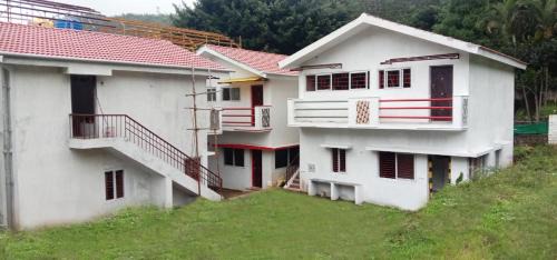 Manjakuttai Hotel | Hotel Five Laurels