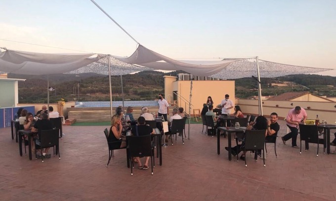 San Sadurni Hotel | Hotel Fonda Neus