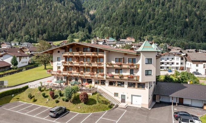 Schlitters Hotel | Hotel Gasthof Jäger Zillertal
