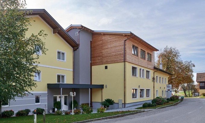 Tumeltsham Hotel | Hotel Gasthof-Strasser