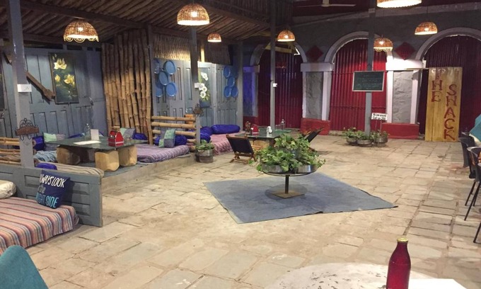 Khandwa Hotel | Hotel Grand Barrack
