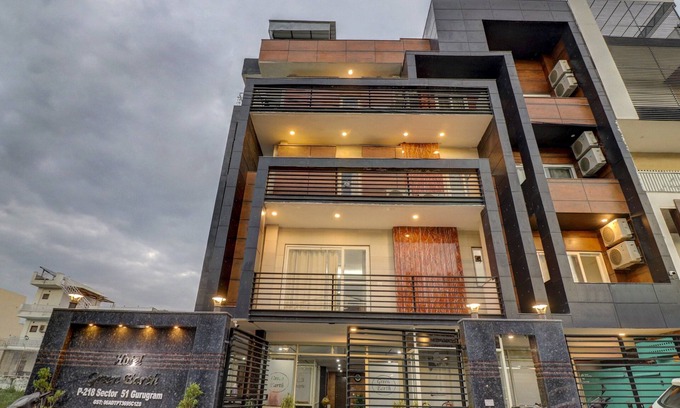 Sector 51 Hotel | Hotel Grand Manor