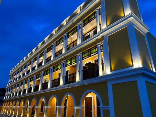 Manchanabele Hotel | Hotel Grand Palais