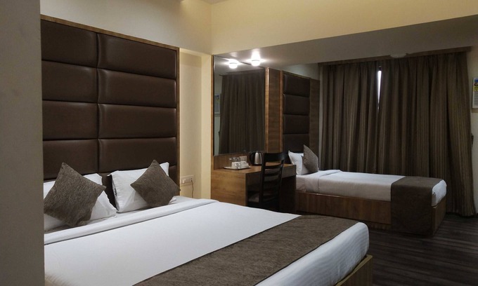 Sector 11 Hotel | Hotel Heritage Dakshin