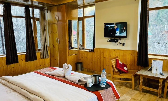 New Manali Apartment | Hotel Hill Top Terrace View On Mall Road Manali
