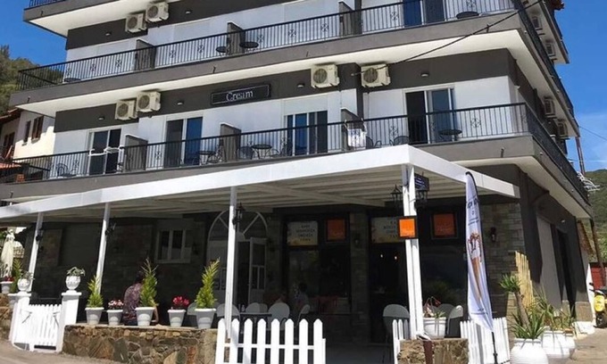 Pirgadikia House | Hotel in the heart of pirgadikias Center&Port!