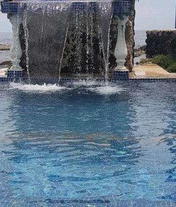 Santa Lucia Hotel | Hotel la Cueva Limon