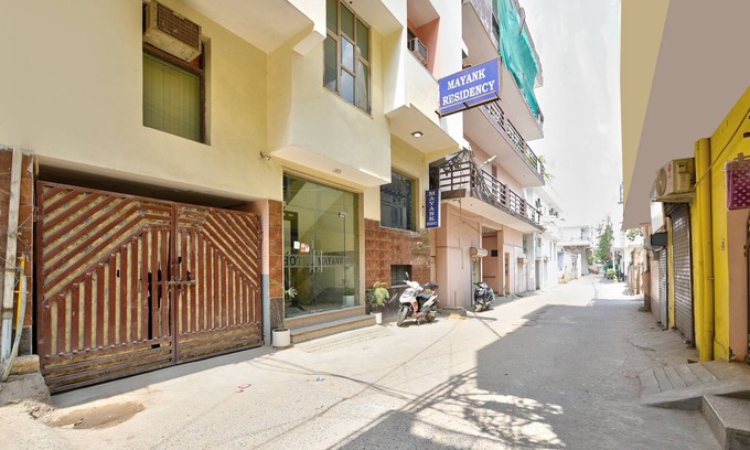 Mahipalpur Bed & Breakfast | Hotel Mayank Residency